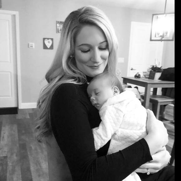 Meet your Posher, Amanda - Picture 1 of 1